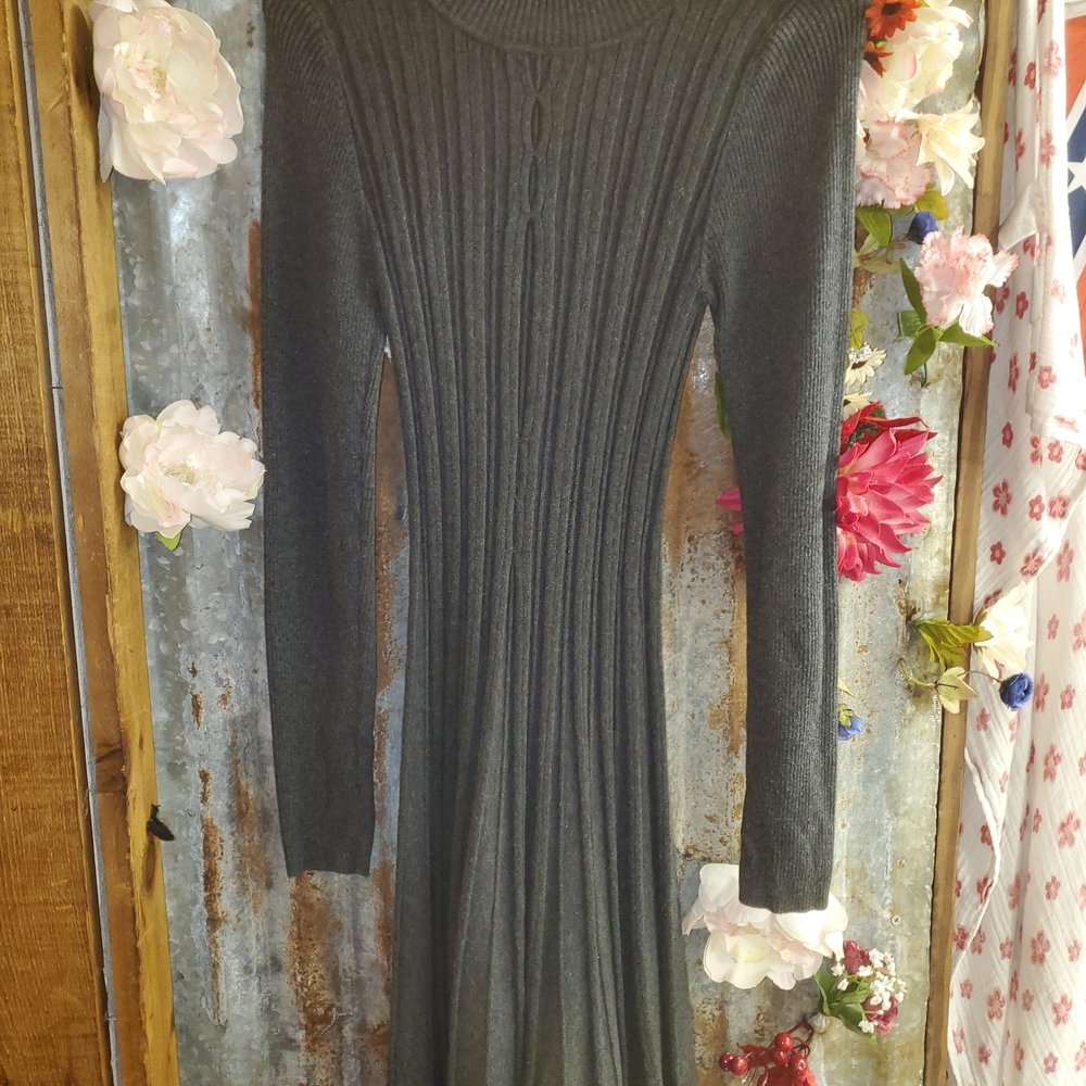 Elegant Gray Knit Long Sleeve Dress